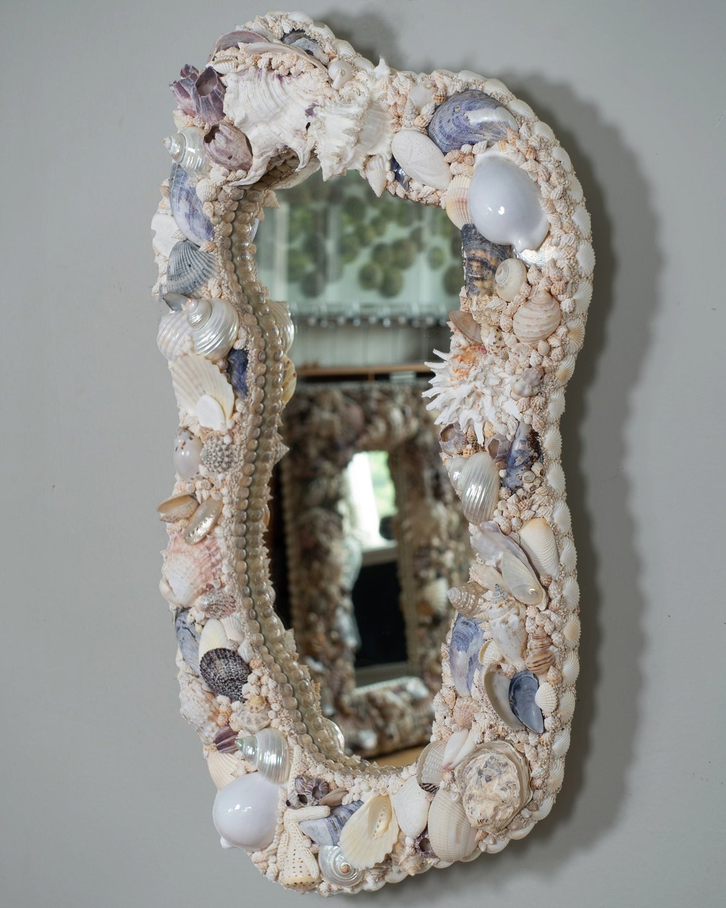 FACE IT | Shell mirror, 1 of 1 | Shellman | Amsterdam | Natural art from sea and beach