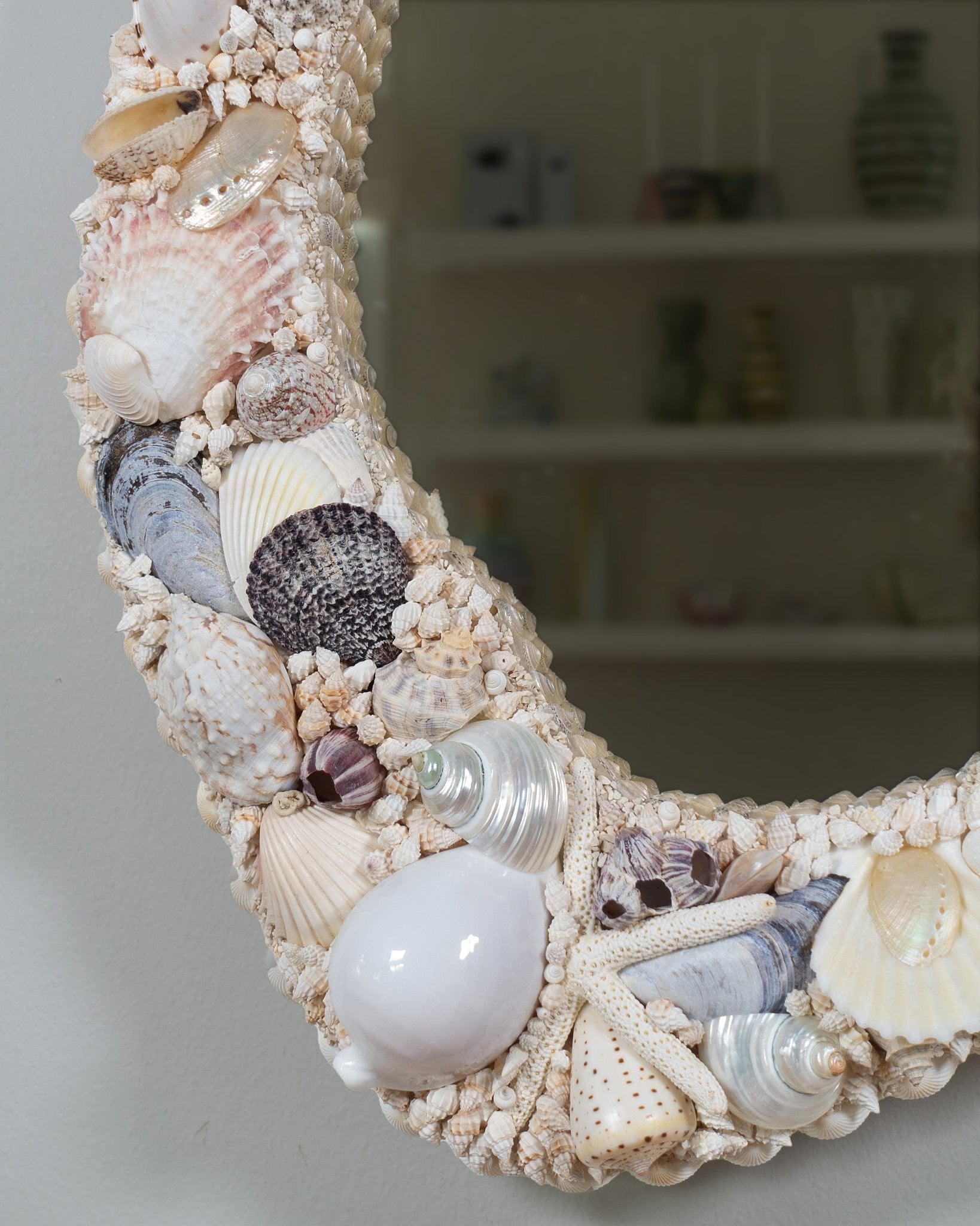 FACE IT | Shell mirror, 1 of 1 | Shellman | Amsterdam | Natural art from sea and beach