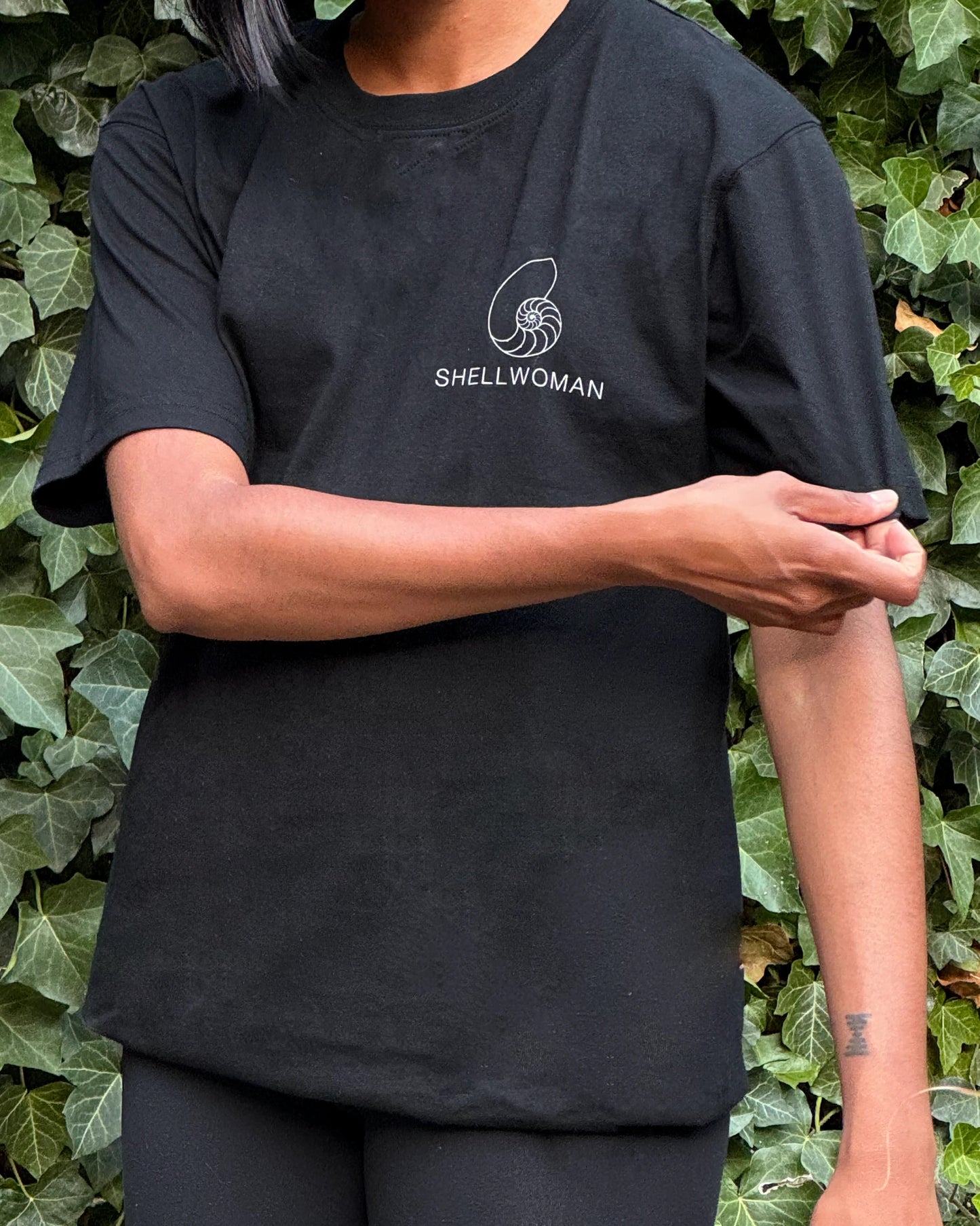 Shellwoman T-Shirt | Merch | Shellman | Amsterdam | Natural art from sea and beach