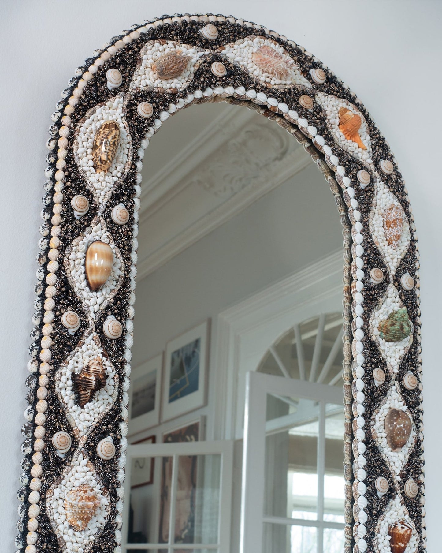 STRICTLY DIVERSE | Shell mirror, 1 of 1 | Shellman | Amsterdam | Natural art from sea and beach