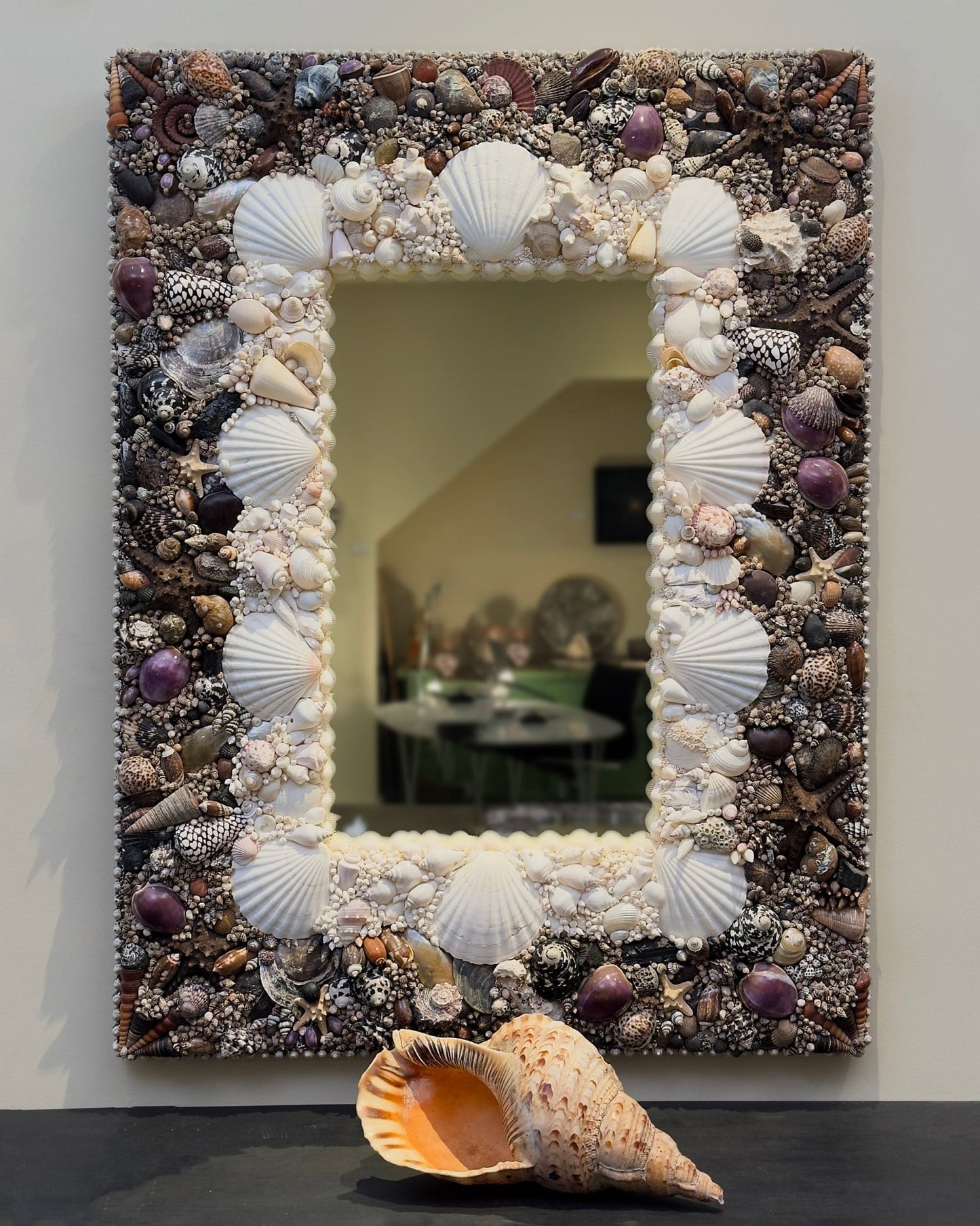 BLACK AND WHITE | Shell mirror, 1 of 1 | Shellman | Amsterdam | Natural art from sea and beach