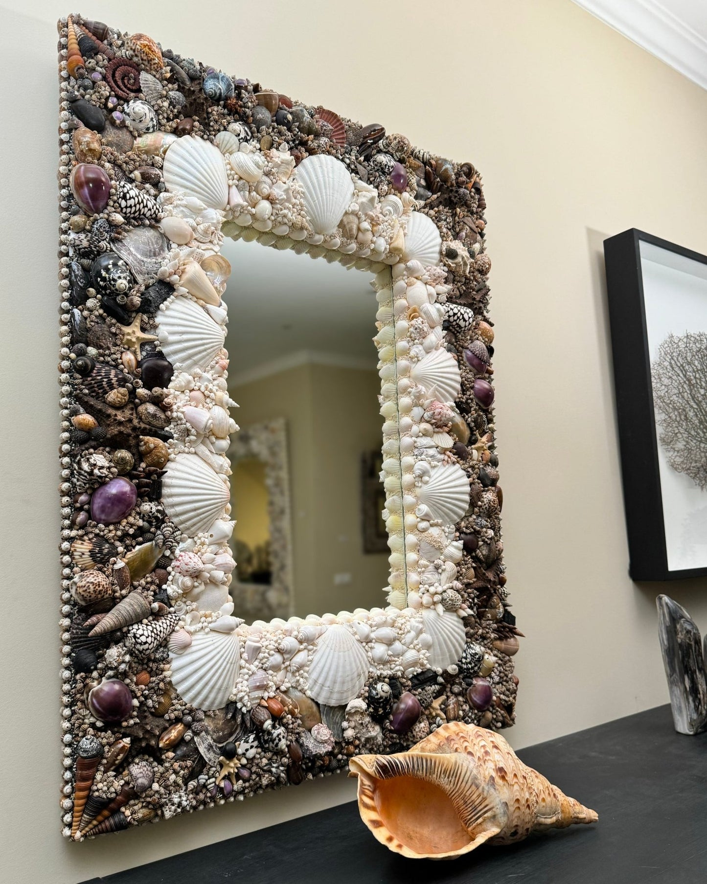 BLACK AND WHITE | Shell mirror, 1 of 1 | Shellman | Amsterdam | Natural art from sea and beach