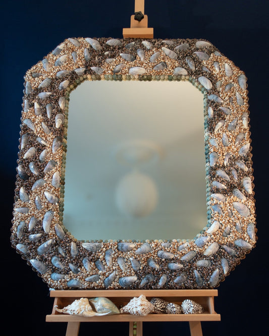 CUTTING CORNERS SKARET | Shell mirror, 1 of 1 | Shellman | Amsterdam | Natural art from sea and beach