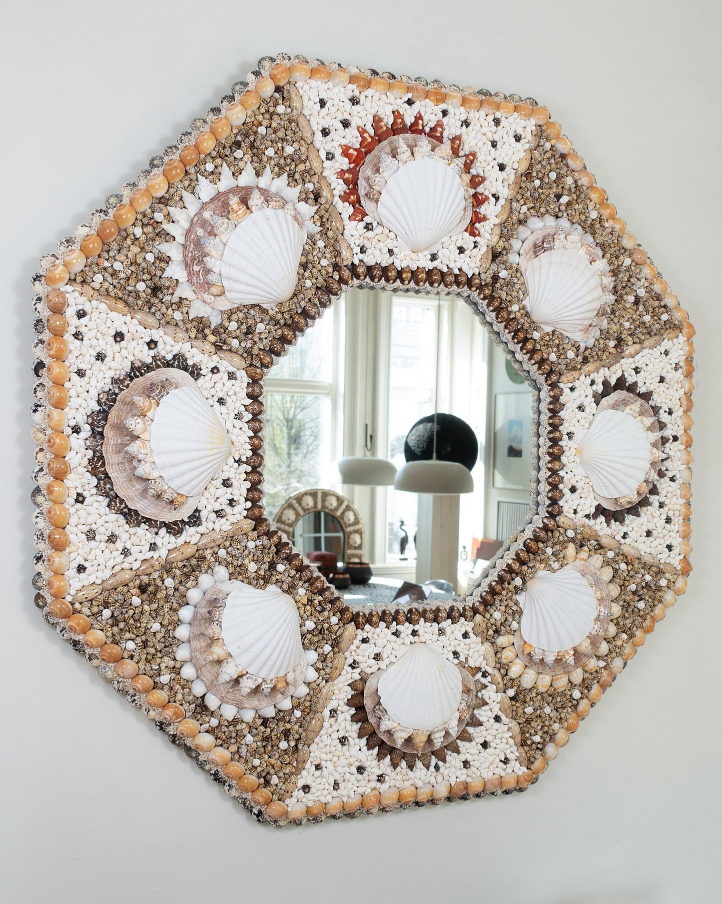 OCTACORONA | Shell mirror, 1 of 1 | Shellman | Amsterdam | Natural art from sea and beach